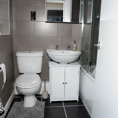 4 Bedroom House Apartment Carlisle (Cumbria)